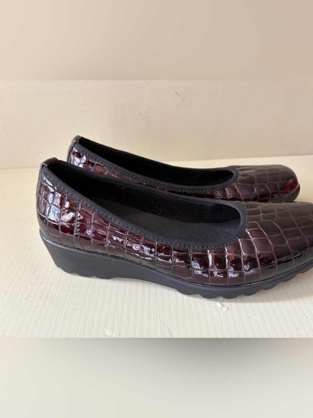 Josef Seibel Burgundy Croc-Embossed Slip-On wedge Sz 39 - Picture 3 of 9
